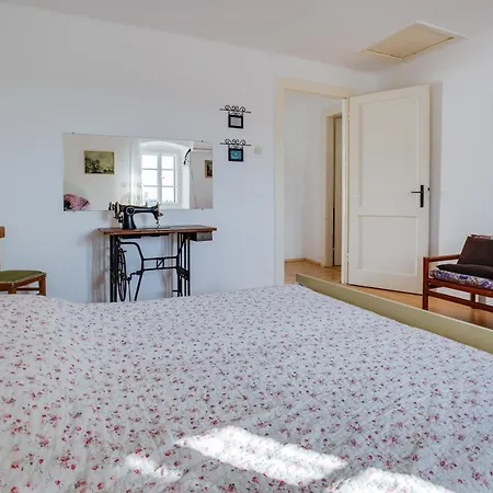 Prázdninový dům Stonehouse Mali Lukoran